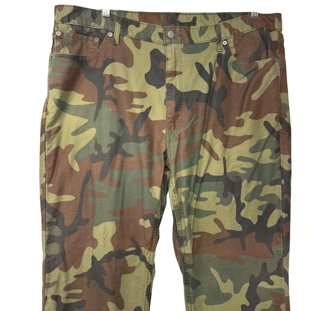 Levis 541 Athletic Taper Camo Pants Mens 42x34 (actual 43x33)Woodland Camouflage